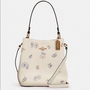 COPY - COPY - Small town bucket bag dandelion flo…